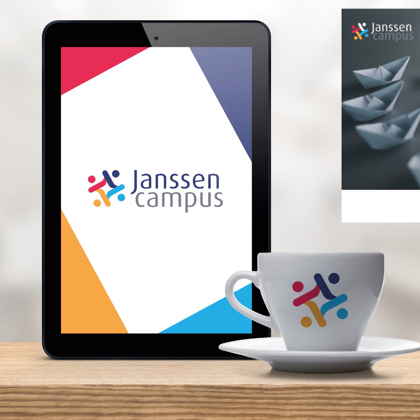 Logo Campus Janssen sur une tablette et une tasse