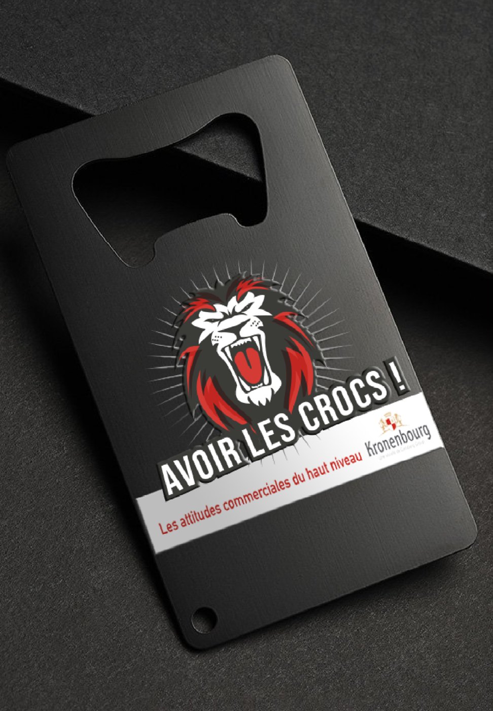 Décapsuleur noir gravé au logo Avoir les crocs ! et Kronenbourg